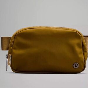 SOLD!! lululemon everywhere belt bag 1L